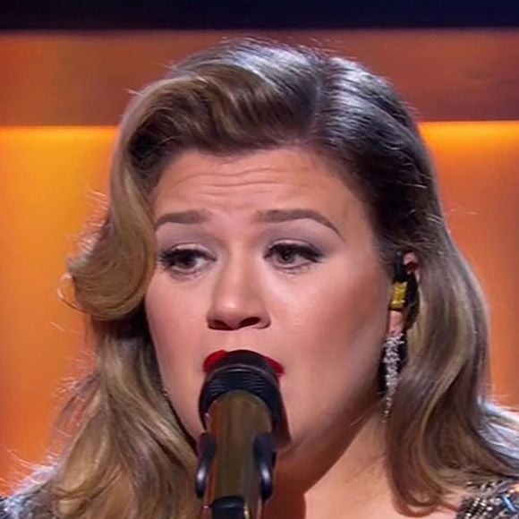 L'interprète de "Because of you" vient de perdre son ex-mari et manager Brandon Blackstock.

Kelly Clarkson est émue aux larmes en évoquant son premier Noël en solo après son divorce dans son émission sur NBC 

Backgrid UK/ Bestimage