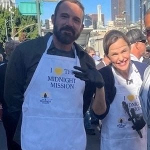 Une source a confié que "Même si Ben et Jen sont séparés depuis un certain temps, il se sent à l’aise avec elle". 

Ben Affleck et Jennifer Garner réunis pour soutenir une action caritative à Los Angeles.