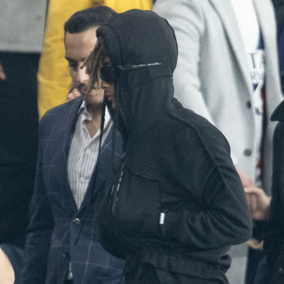 Jaden Smith - Célébrités des les tribunes lors du match aller du quart de finale de Ligue des champions entre le PSG et Aston Villa (3-1) au Parc des Princes à Paris le 9 avril 2025. © Cyril Moreau/Bestimage