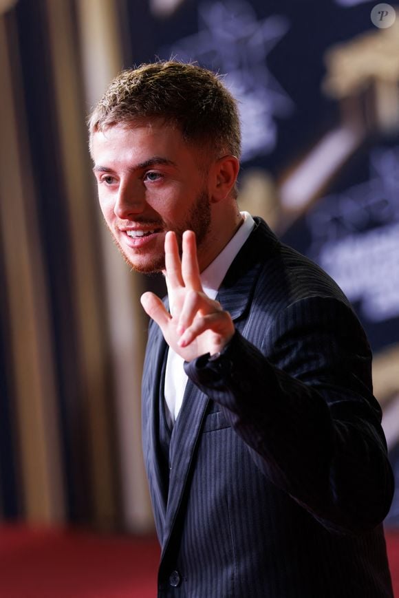 Michou assiste aux 26e NRJ Music Awards au Palais des Festivals le 1er novembre 2024 à Cannes, France. Photo par Anne Barson/Abacapress.com