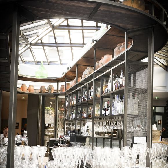 "L’Isle de Leos MGallery Collection est officiellement classé hôtel 5 étoiles"

Patrick Bruel inaugure son hôtel cinq étoiles "L'Isle de Leos MGallery" à L'Isle-sur-la-Sorgue, France, le 23 septembre 2025. 
L’Isle de Leos Hôtel & Spa MGallery Collection . © Jack Tribeca / Bestimage