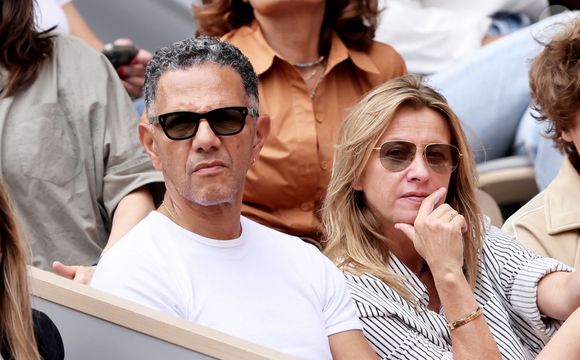 Sarah Poniatowski (Lavoine) avec son compagnon Roschdy Zem et son fils Roman dans les tribunes lors des Internationaux de France de Tennis de Roland Garros 2025. Paris, le 1er Juin 2025. © Dominique Jacovides/Bestimage