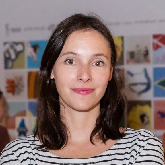 Héloïse, 14 ans, est la fille de Lolita Séchan et Renan Luce. Sa mère partage la garde de l’adolescente avec son ex-compagnon.

Lolita Séchan au Festival du Livre de Paris au Grand Palais éphémère à Paris, France

© Jack Tribeca/Bestimage