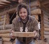 Actuellement plongé dans la construction d'une petite cabane en bois, Vianney a profité de ce cadre rustique pour célébrer son anniversaire.

Vianney depuis sa cabane sur Instagram