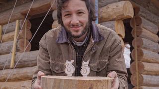 "C’est boueux, c’est froid" : Vianney a fêté ses 35 ans dans sa cabane retirée de Paris, il montre où en est le chantier