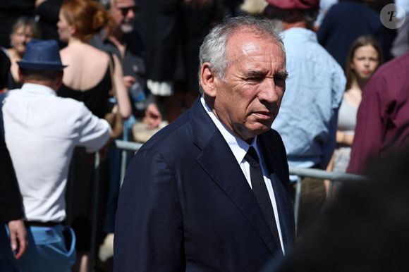 François Bayrou, le Premier ministre, avait fait le déplacement.

Le Premier ministre français François Bayrou lors de la cérémonie funéraire d’Olivier Marleix à l’église Saint-Cyr-Sainte-Julitte à Anet, en France, le 11 juillet 2025. Le député français Olivier Marleix est décédé le 7 juillet 2025 à l’âge de 54 ans.

Photo de Raphael Lafargue/ABACAPRESS.COM.