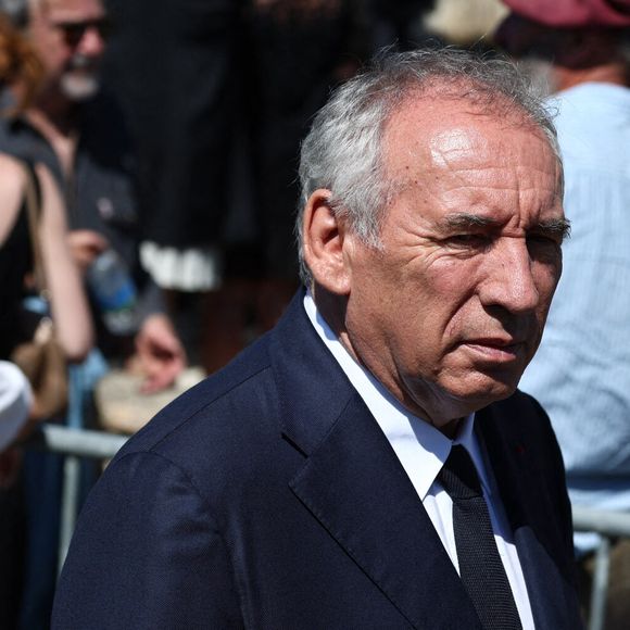 François Bayrou, le Premier ministre, avait fait le déplacement.

Le Premier ministre français François Bayrou lors de la cérémonie funéraire d’Olivier Marleix à l’église Saint-Cyr-Sainte-Julitte à Anet, en France, le 11 juillet 2025. Le député français Olivier Marleix est décédé le 7 juillet 2025 à l’âge de 54 ans.

Photo de Raphael Lafargue/ABACAPRESS.COM.