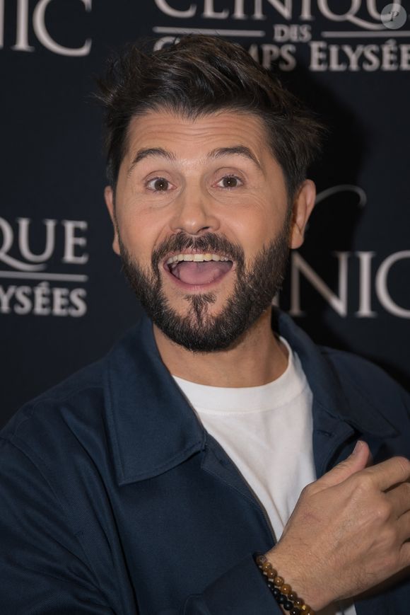 Figure emblématique de TF1, celui qui se retrouve aux commandes de l’émission "Bonjour et vous" dès ce lundi 19 janvier à 10 h, a pu se confier à Eric Dussart dans "On refait le télé" sur RTL samedi 17 janvier.

Christophe Beaugrand et Justine Aucello au photocall pour la soirée "Inside Clinic" à la clinique des Champs Elysées, à Paris, France, le 8 octobre 2025. © Florian Lavielle/Bestimage