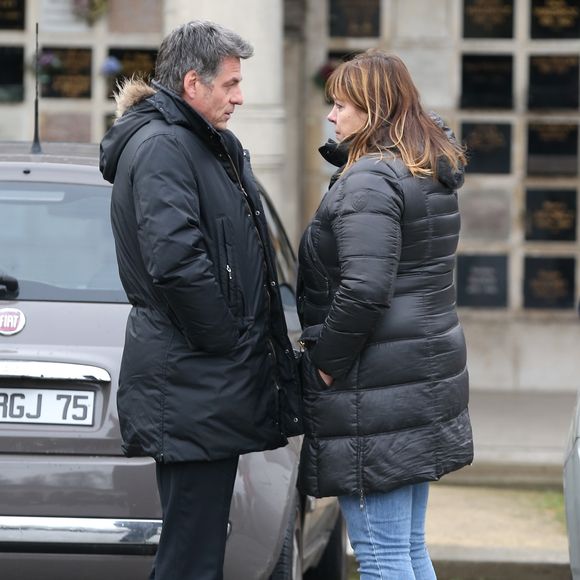 Bruno Gaccio, père de ses deux enfants, a rompu avec elle alors qu’elle était enceinte d’Enzo.

Michèle Bernier et Bruno Gaccio à la sortie des obsèques de François Cavanna au Père Lachaise à Paris, le 6 février 2014.

AGENCE / BESTIMAGE