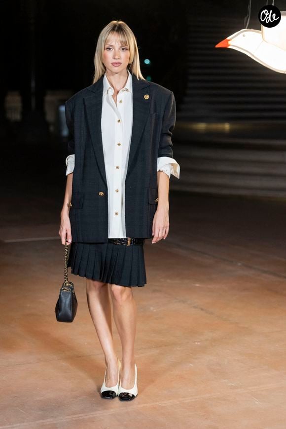 Angèle au photocall du défilé Chanel Collection Femme Prêt-à-Porter Printemps/Eté 2027 lors de la Fashion Week de Paris (PFW) au Grand Palais, à Paris, France, le 5 octobre 2026. © Olivier Borde/Bestimage