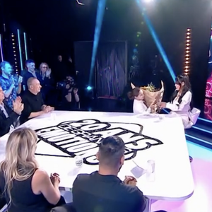 Ayem Nour sur le plateau de NRJ12 le 28 février 2025.