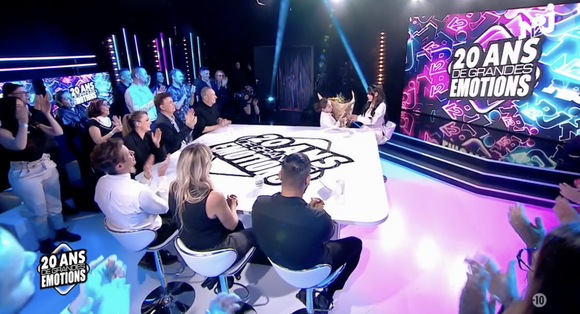 Ayem Nour sur le plateau de NRJ12 le 28 février 2025.