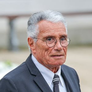 Jean-Marie Périer salue sa culture, son indépendance et sa capacité à assumer ses positions, même controversées.

Jean-Marie Périer - Sortie des obsèques de l'auteure-compositrice-interprète et actrice française Françoise Hardy au crématorium du cimetière du Père-Lachaise à Paris, France, le 20 juin 2024. © Jacovides-Moreau/Bestimage