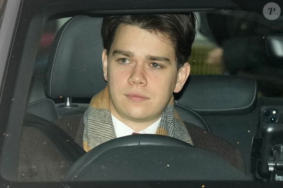 Il s'agit de Miss Eleonor Eskerdjian, qui est la compagne de Samuel Chatto

Samuel Chatto attends a Christmas Lunch at Buckingham Palace in London, UK, on the 19th December 2024.

Picture by James Whatling