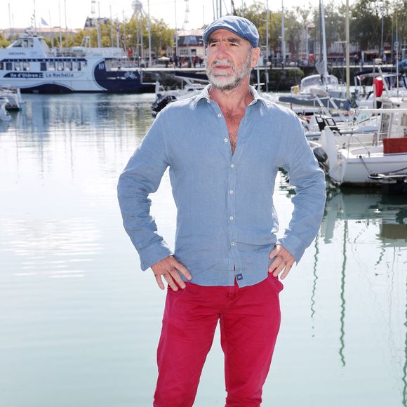 Ses propos dans Clique ont été largement salués sur les réseaux sociaux.

Info - Eric Cantona grand-père pour la deuxième fois en 10 jours, sa fille Joséphine a donné naissance à un petit garçon - Eric Cantona - Photocall du film en compétition "Murder Club" lors de la 26ème Edition du Festival de la Fiction de La Rochelle. Le 12 septembre 2024
© Patrick Bernard / Bestimage