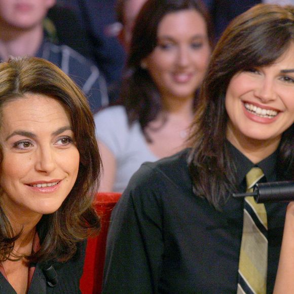 L'actrice et chanteuse française Lio (G) et sa soeur, l'actrice et chanteuse Helena Noguera, lors de l'enregistrement de l'émission de Michel Drucker 'Vivement Dimanche' pour la chaîne de télévision France 2 au Studio Gabriel à Paris, France. Photo par Jean-Jacques datchary/ABACA.