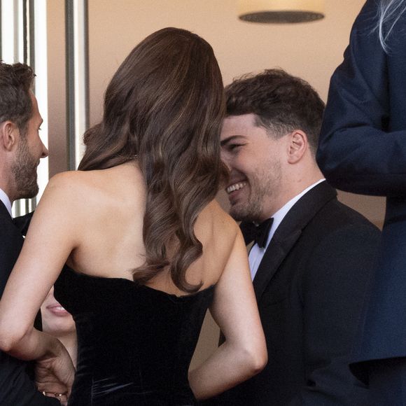 Antoine Dupont et  Iris Mittenaere - Antoine Dupont et Iris Mittenaere se retrouvent sur les marches  du film « Dossier 137 » lors du 78ème Festival International du Film de Cannes le 15 mai 2025.

© Jacovides / Moreau / Bestimage
