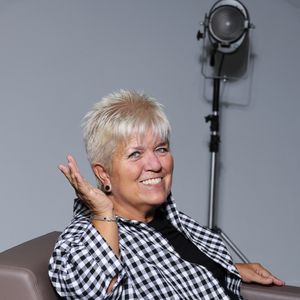 "C'était pas une surprise, je pensais que ça viendrait un petit peu plus tard et je pensais que je serais plus forte que tout le monde."

Exclusif - Rendez-vous avec Mimie Mathy, marraine de la 3ème édition du festival, à l'occasion de la 3ème édition du festival Histoires de Femmes à Dreux. Le 21 octobre 2023
© Denis Guignebourg / Bestimage