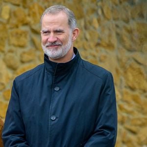 qui mise sur la transparence, l’exemplarité et la retenue budgétaire.

Valdesoto, ESPAGNE Le roi Felipe VI d'Espagne, la reine Letizia d'Espagne, la princesse Leonor et l'infante Sofía ont visité Valdesoto (Siero), qui a reçu le prix 2025 de la ville exemplaire des Asturies en Espagne. 25/10/2025

Photo : Backgrid USA / Bestimage