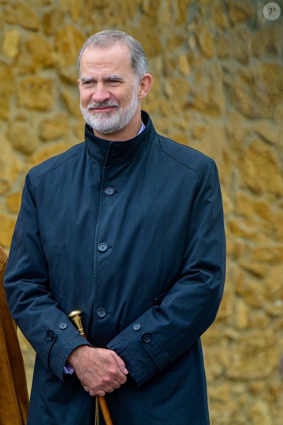 qui mise sur la transparence, l’exemplarité et la retenue budgétaire.

Valdesoto, ESPAGNE Le roi Felipe VI d'Espagne, la reine Letizia d'Espagne, la princesse Leonor et l'infante Sofía ont visité Valdesoto (Siero), qui a reçu le prix 2025 de la ville exemplaire des Asturies en Espagne. 25/10/2025

Photo : Backgrid USA / Bestimage