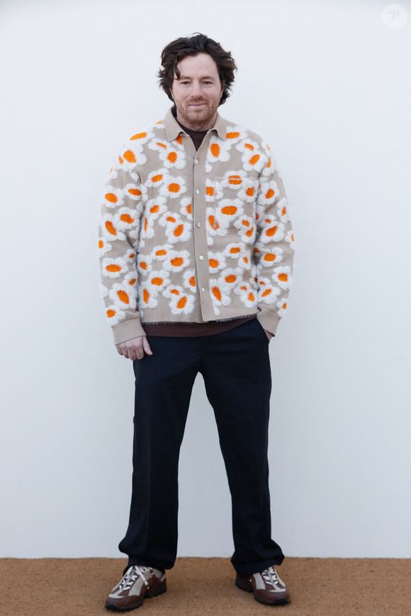 Jean Imbert - Les célébrités au photocall du défilé Jacquemus  pour la présentatation de la toute dernière collection “Le Raphia” au Bourget, Seine-Saint-Denis (93), France, le 12 décembre 2022. Habitué à ne pas suivre le calendrier de la Fashion Week de Paris, le designer a présenté sa toute dernière collection “Le Raphia” avec l'une une de ses couleurs favorites : le beige. © Veeren-Clovis/Bestimage