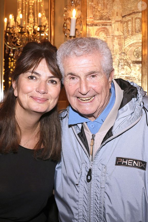 "Norbert est parti ce matin en toute discrétion. Il a travaillé dans ce cimetière pendant 30 ans", a-t-elle écrit sur les réseaux, avant de rendre hommage à cet homme disparu.

Exclusif - Valérie Perrin et Claude Lelouch au cocktail des écrivains au Fouquet's à Paris, le 27 novembre 2024.

Photo : Cédric Perrin / Bestimage