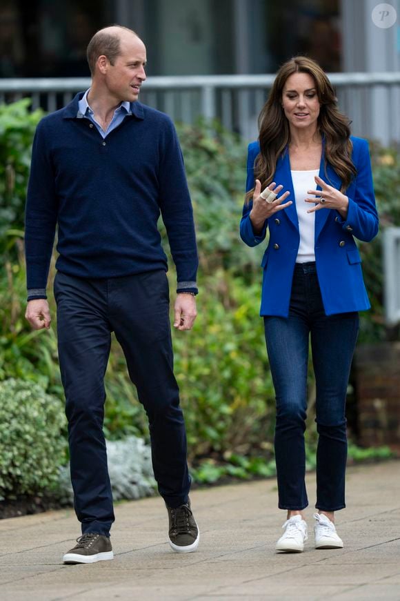 Le prince William, prince de Galles, et Catherine (Kate) Middleton, princesse de Galles, au centre sportif national de Bisham Abbey à Marlow, à l'occasion de la Journée mondiale de la Santé mentale, le 12 octobre 2023.