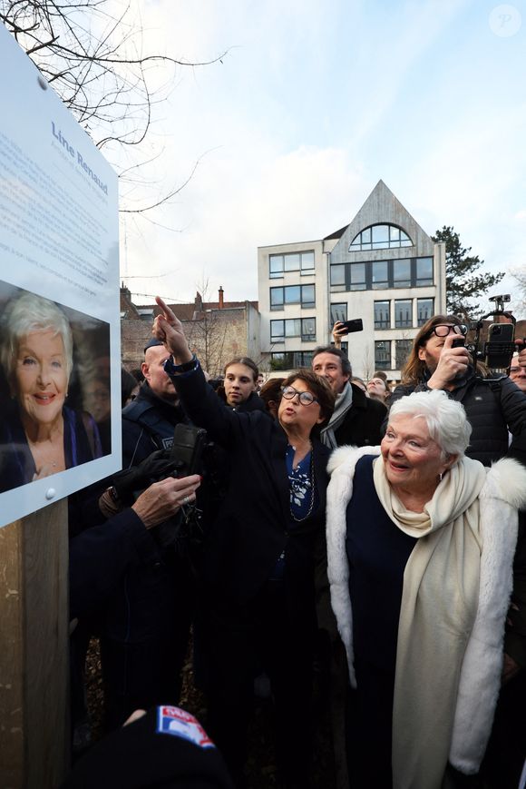 A quelques kilomètres de sa ville natale (Nieppe)

Line Renaud, 97 ans, a inauguré un jardin public qui porte son nom, à Lille, France, le mercredi 17 décembre 2025. © Claude Dubourg/Bestimage