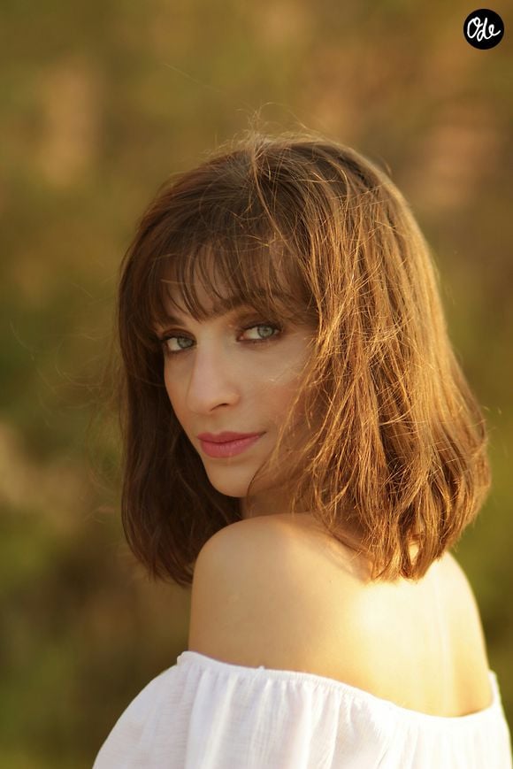 Selon lui, cette coiffure apporte du mouvement et de la légèreté tout en restant facile à porter au quotidien.

Unsplash / Apostolos Vamvouras