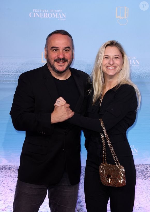 François-Xavier Demaison et sa femme Anaïs Tihay - Tapis rouge lors de la 7ème édition du festival Cinéroman à Nice le 1er Octobre 2025. © Bebert-Jacovides/Bestimage