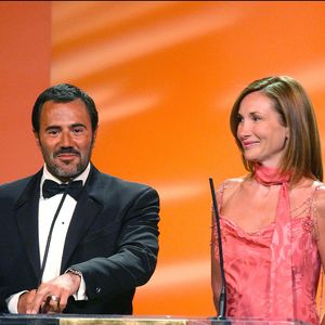 L'acteur José Garcia accompagné de d'Isabelle Doval prononce un discours lors de la 28ème cérémonie des César. © Arnal-Nebinger/ABACA. 42633-79. Paris-France, 22/02/2003
