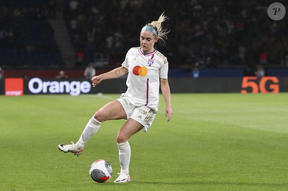 La latérale australienne (87 sélections) a rejoint le club en 2020 tandis que la milieu néerlandaise (167 sélections) l'a rejoint l'année suivante. 

Ellie Carpenter (OL) - Match de D1 Arkema "PSG - OL (0-1)" au Parc des Princes, le 1er octobre 2023. @Michael Baucher / Panoramic / Bestimage