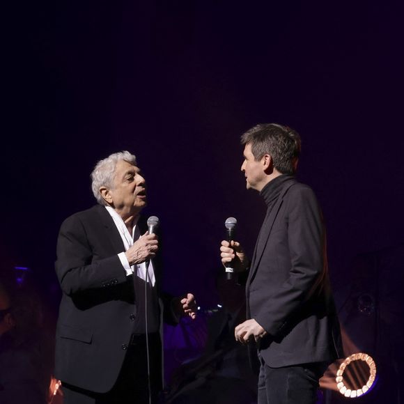 Un moment qui a fait le tour de la toile et qui lui a valu de nombreux compliments.

Enrico Macias et Thomas Sotto  - Concert d’Enrico Macias pour sa tournée La Fête Continue ! dans la salle de spectacle Le Dôme de Paris - Palais des Sports à Paris, France, le 15 mars 2025. © Jack Tribeca/Bestimage