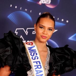 Indira Ampiot, Miss France 2023 au photocall de la 25ème cérémonie des "NRJ Music Awards (NMA)" au palais des Festivals et des Congrès de Cannes, France, le 10 novembre 2023. © Dominique Jacovides/Bestimage