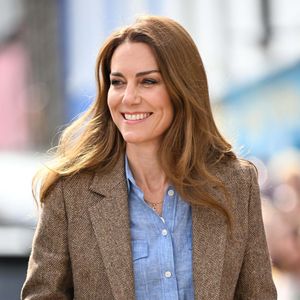 Le prince William, prince de Galles, et Catherine (Kate) Middleton, princesse de Galles, duc et duchesse de Rothesay, visitent la ville de Tobermory en Ecosse, Royaume Uni, le 29 avril 2025. © Backgrid UK/Bestimage