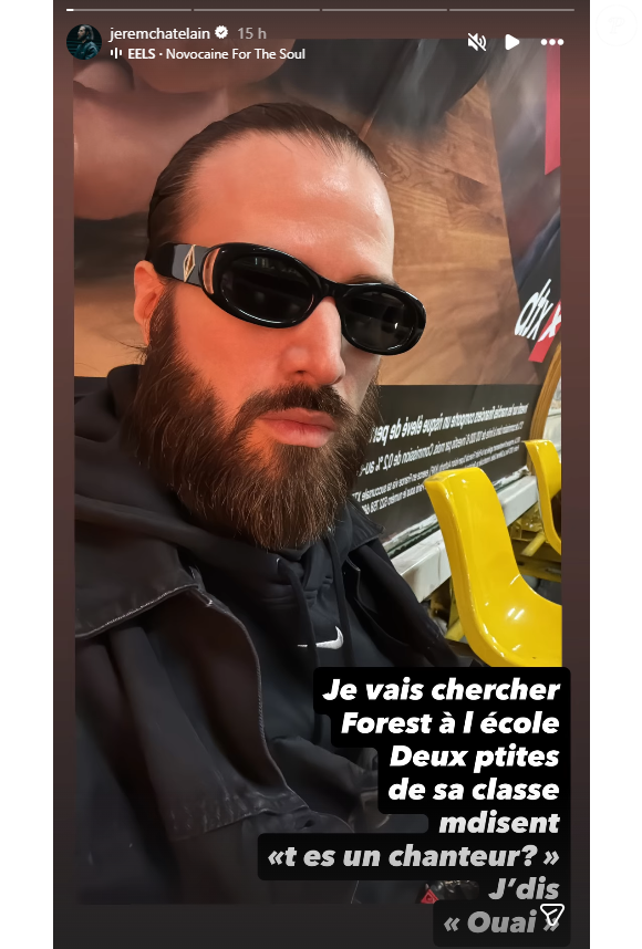 Il arbore désormais des cheveux longs, une barbe très fournie et un style affirmé aux accents country.

Jérémy Châtelain change de look.