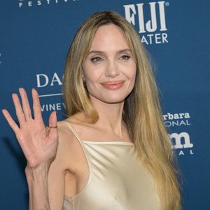 Le 5 février 2025, Santa Barbara, Californie, USA : Angelina Jolie assiste à la 40ème édition du Festival International du Film de Santa Barbara pour le 2025 Matlin Modern Master Award honorant Angelina Jolie. (Credit Image : © Billy Bennight/ZUMA Press Wire)