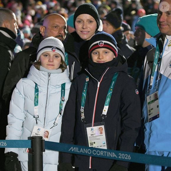 La princesse Charlène de Monaco et ses enfants Jacques et Gabriella à la cérémonie de remise des prix de l'équipe mixte Skelton lors des Jeux Olympiques de Milan Cortina 2026 à Cortina D'Ampezzo, Italie, le 15 février 2026. Photo par Francesca Vieceli/IPA/ABACAPRESS.COM