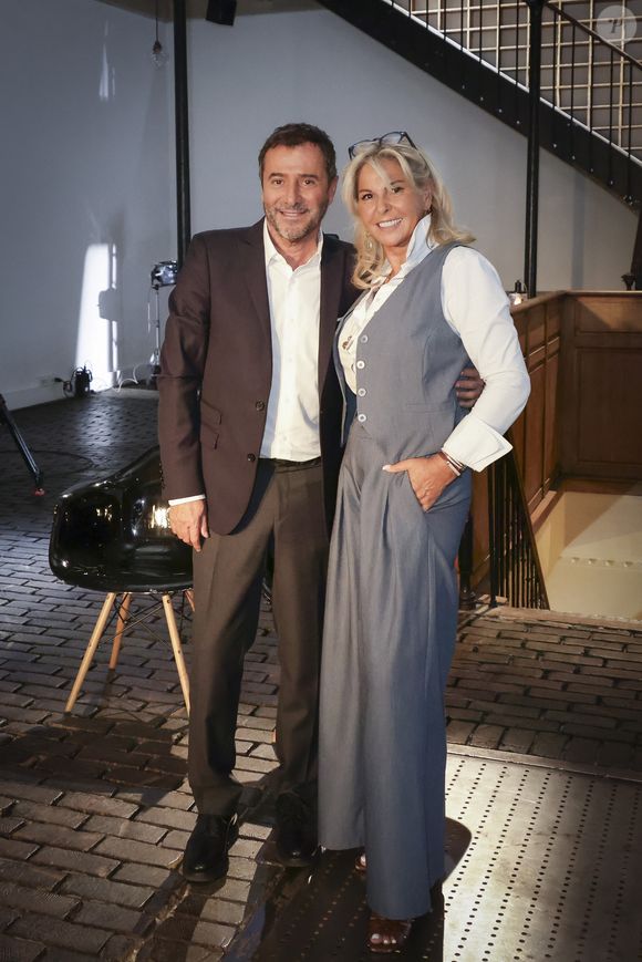 Exclusif - Caroline Margeridon et Bernard Montiel - Caroline Margeridon sur le plateau de l'émission "Animaux Stars", présentée par B.Montiel et diffusée le 6 décembre 2025 sur la chaîne Animaux TV, à Paris, France, le 17 septembre 2025. © Jack Tribeca/Bestimage