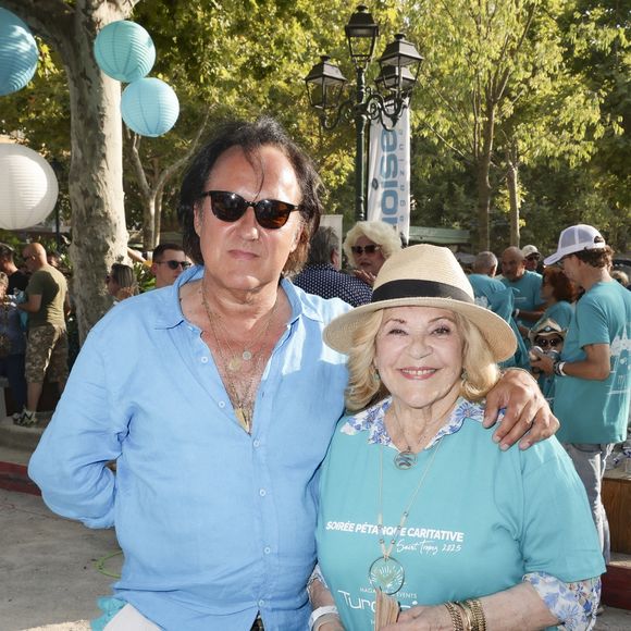 Rayonnant et complices, Nicoletta et son époux, plus jeune qu’elle de 15 ans, ont illustré à merveille l’esprit de partage et de convivialité qui anime cette soirée tropézienne.

Nicoletta et son mari Jean-Christophe Molinier lors de la 6ème édition du tournoi de pétanque caritative Turquoise place des lices au profit pour la deuxième année de l’association soleil d’enfance.
Saint-Tropez, le 10 août 2025.

© Jack Tribeca / Bestimage