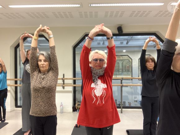 Véronique de Villèle, en pleine forme à 78 ans : l’ancienne présentatrice de "Gym Tonic" prodigue ses conseils aux seniors pour les aider à garder la forme.
