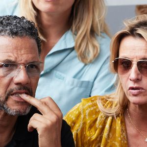 Roschdy Zem et sa compagne Sarah Lavoine - Célébrités en tribunes des Internationaux de France de tennis de Roland Garros 2023 à Paris le 11 juin 2023. © Jacovides-Moreau/Bestimage