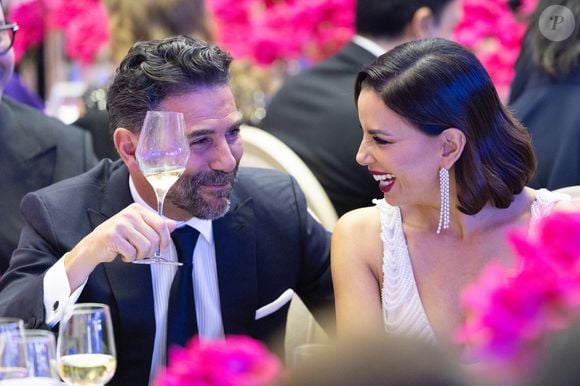 À quelques pas, Cindy Bruna — honorée du Global Gift Humanitarian Award — se déployait dans une robe noire moulante qui soulignait avec finesse sa silhouette élancée.

Exclusif - Eva Longoria et son mari José Antonio Bastón - Global Gift Gala Paris à l'hôtel Four Seasons George V à Paris le 8 novembre 2025. © Cyril Moreau/Bestimage