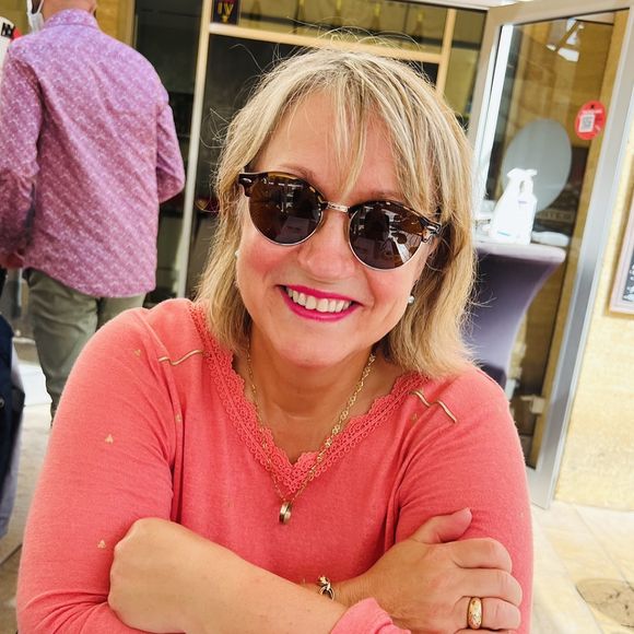 C'est l'anniversaire de sa maman

Cyril Féraud a posté une photo de sa maman sur Instagram à l'occasion de son anniversaire. Le 4 août 2025.