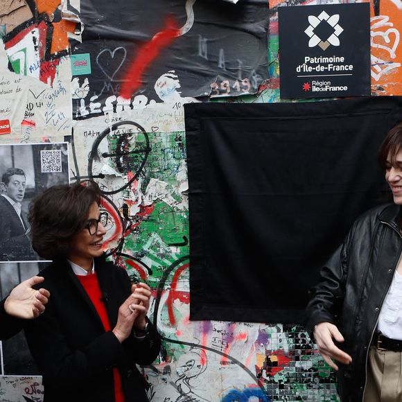Ben Attal, Rachida Dati (ministre de la culture), Charlotte Gainsbourg lors de la cérémonie de dévoilement de la plaque "Maison des Illustres" de la Maison Gainsbourg à Paris, France, le 2 avril 2024. © Christophe Clovis/Bestimage