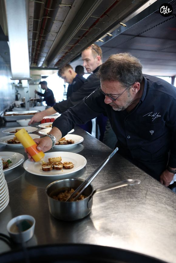 Exclusif - La Terrasse Rouge - Michel Sarran, chef étoilé du restaurant "Michel Sarran" à Toulouse - "Primeurs Etoilés" au restaurant La Terrasse Rouge au Château La Dominique à Saint Emilion, Gironde, France, le 24 avril 2024. © Jean-Marc Lhomer/Bestimage