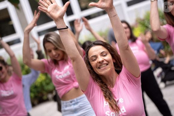Denitsa Ikonomova danse à l'occasion de la Journée internationale d'action pour la santé des femmes, organisée par la marque Intimina, qui a créé une chorégraphie unique visant à sensibiliser, de manière joyeuse et engagée, à l'importance du renforcement du plancher pelvien - un sujet de santé féminine encore trop souvent négligé, à Paris, France, le 28 mai 2025. Photo par Alexis Jumeau/ABACAPRESS.COM
