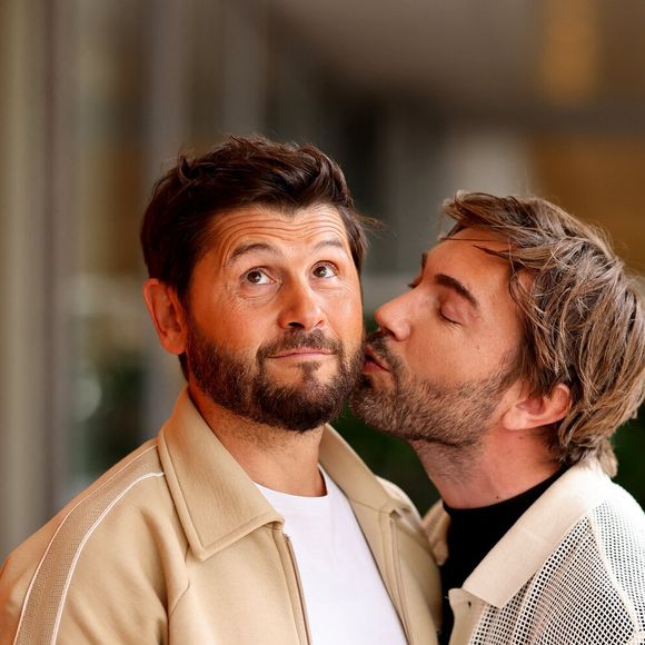 Et que la chienne leur a été d'une grande aide.

Christophe Beaugrand et son mari Ghislain Beaugrand-Gerin au village lors des Internationaux de France de Tennis de Roland Garros 2025, à Paris, France, le 2 Juin 2025. © Jacovides-Moreau/Bestimage