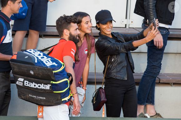 Shy'm et son petit ami Benoît Paire jouer dans les tribunes lors des Internationaux de France de tennis à Roland-Garros. Le 04 juin 2017 à Paris, France. Photo Nasser Berzane/ABACAPRESS.COM