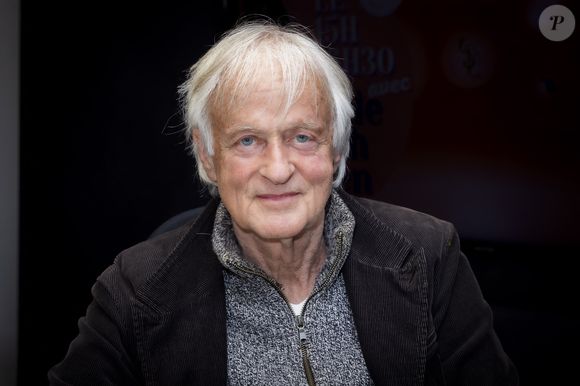 "Depuis ma chute, j'ai de vrais problèmes de mémoire", a-t-il confié à "Télé Poche", a repéré "Voici". 

Exclusif - Le chanteur Dave lors de l'enregistrement de l'émission "CS Cohen" à Radio J à Paris. Le 20 avril 2022. © Jack Tribeca / Bestimage